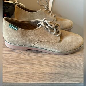 Eastland tan suede women’s oxfords size 9